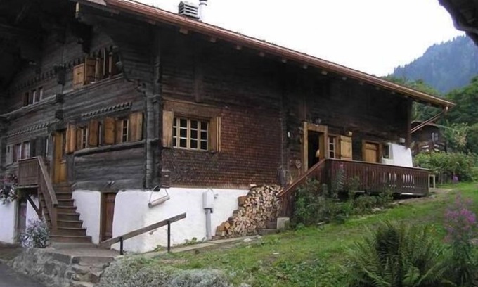 Ormont-Dessous Ski Chalet | authentic luxury chalet with garden