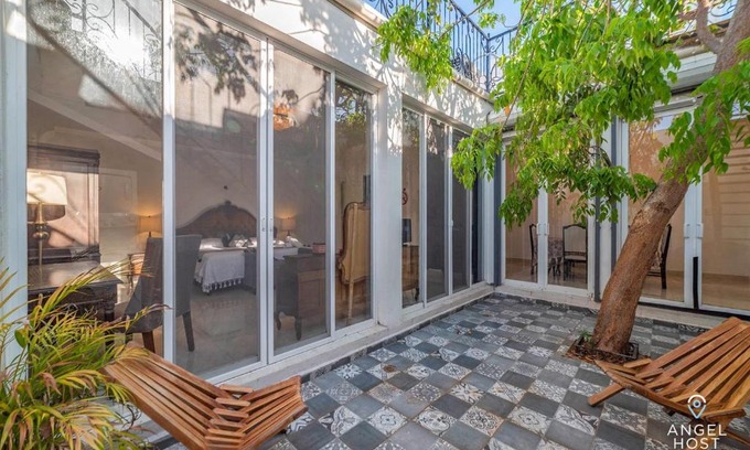 Zona Paseo Montejo Apartment | Authentic Mérida a Block from Montejo Fast Wi-FI