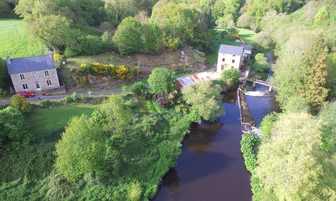 Le Vieux-Marche House | Authentic mill with feet in water (near the sea)
