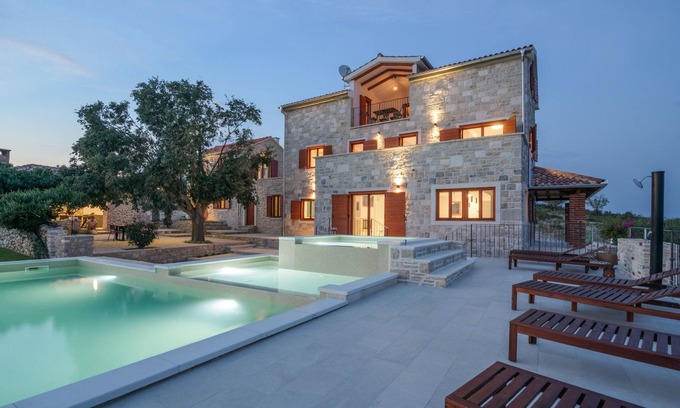 Tinj Villa | Authentic Stone Villa