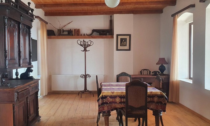 Sighnaghi House | Authentic & stylish Bungalow and Artists residence in Kakheti, 2 km from Signagi