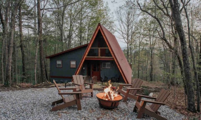 Blairsville Apartment | Autumn A-Frame Mountain Stay | Trails | Downtown