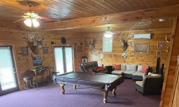 Union Grove House | Autumn BreezeCountry Home-near to all area attractions amusements & adventures!!