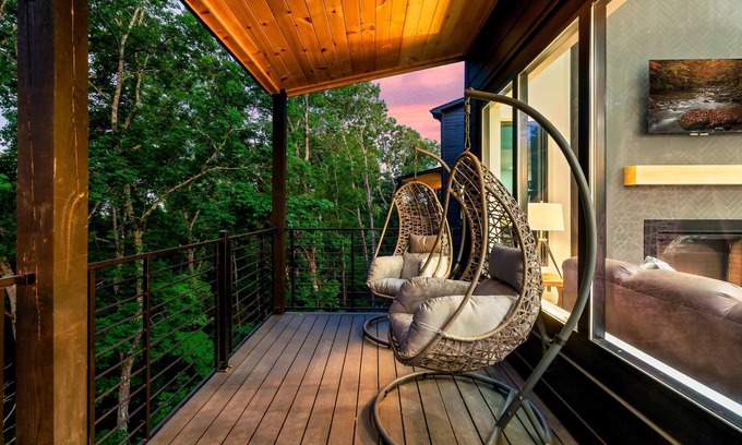 Sevierville Cabin | Autumn Cabin | Comfortable, Pool, Hot Tub + Games