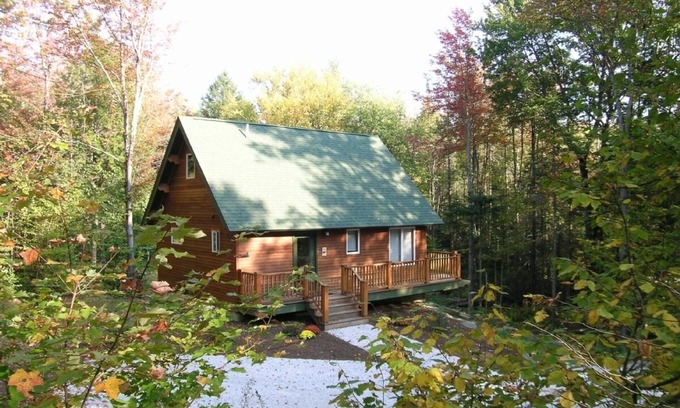 Mount Holly Ski Chalet | Autumn Escape - Chalet Retreat in the Heart of the Mountains. Dog friendly!