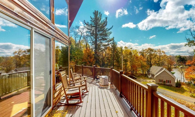 Hinsdale House | Autumn Hill Lakehouse