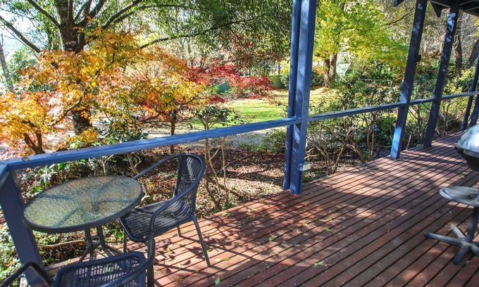 Harrietville Cottage | AUTUMN LEAF COTTAGE 1: Harrietville