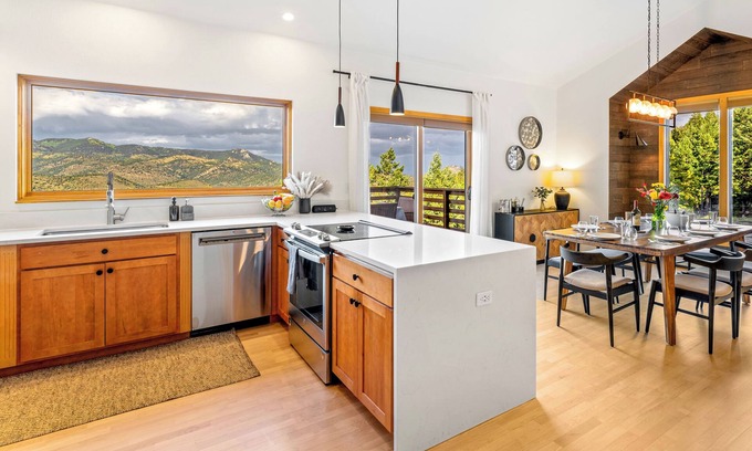 Evergreen House | Autumn Retreat - Stargazing Hot Tub - Epic Views - Starlink - 2 Workspaces