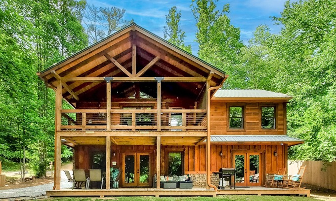 Mineral Bluff Cabin | Autumn's Bend! Creekside Peaceful Cabin Getaway! Games -Firepit -BBQ -Foosball