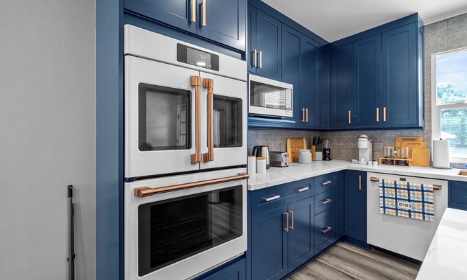 Ontario House | Autumn’s Favorite 3B2B Villa nr Ontario Airport