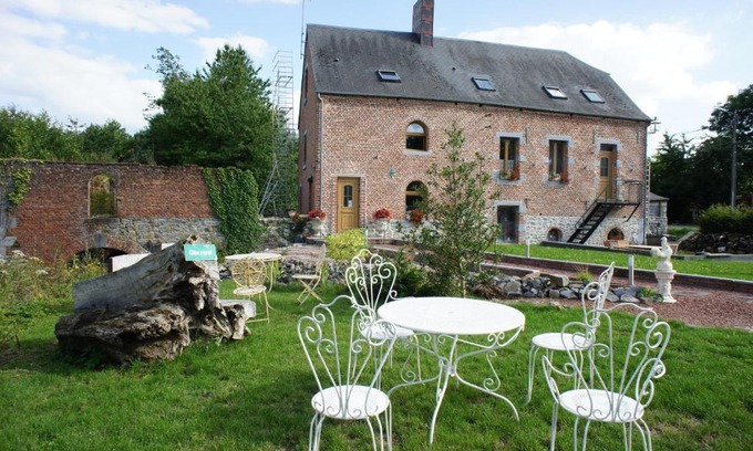 Ferriere-la-Petite Bed & Breakfast | Aux Logis de la Solre