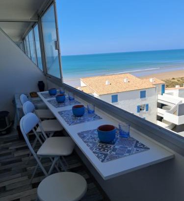 Saint-Hilaire-de-Riez Apartment | Aux Mouettes les pieds dans l'eau accès direct à la place 5 personnes