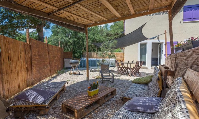 Contes Apartment | Aux Studio sous les oliviers Netflix et Disney plus