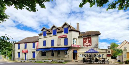 Pont-sur-Yonne Hotel | Aux Trois Rois