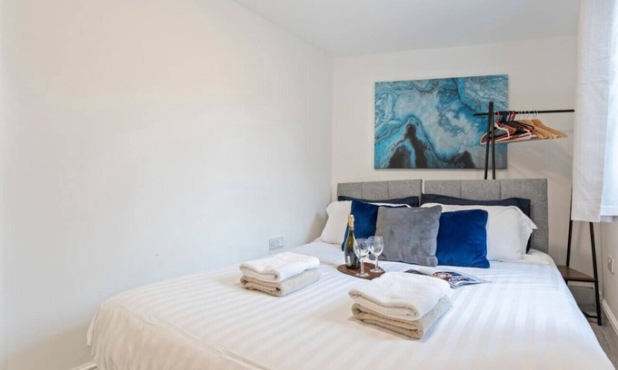 Tunstall Apartment | Ava's City Stay: Near Waterworld!