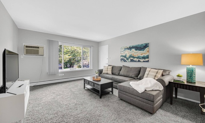 Crown Point Apartment | AVAIL 9/21 - 1 bed/1 bath downtown Crown Point