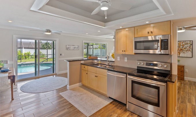 Palma Sola House | ⚓Avail for Spring Break - Pet Friendly private pool home minutes from beaches!⚓
