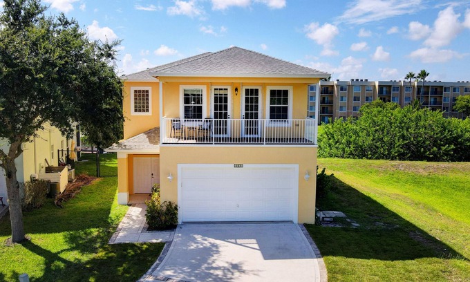 Lake Worth House | *Avail. Jan.Feb.&Mar! Lake Front & Close to Beach!