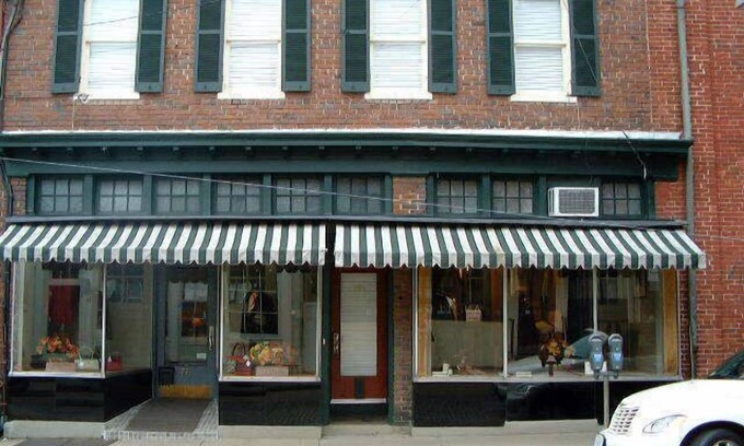 Historic District Apartment | Available for Maryland Legislative Session 2024 ! Perfect location!