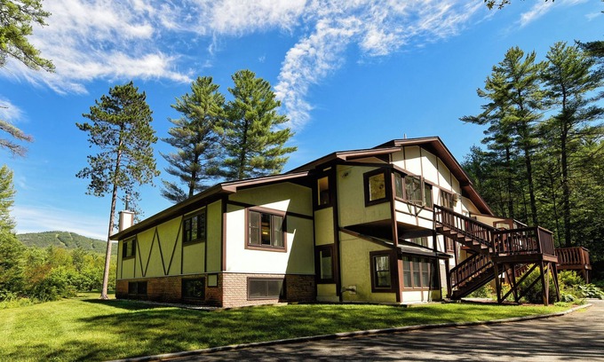 North Conway Condo | Available for the 2025 - 26 Ski Season, Views of Cranmore Mt.