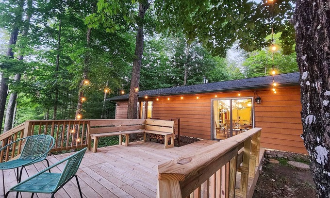 Hayward Cottage | Available Labor Day-King Bed, Pacman, EV
