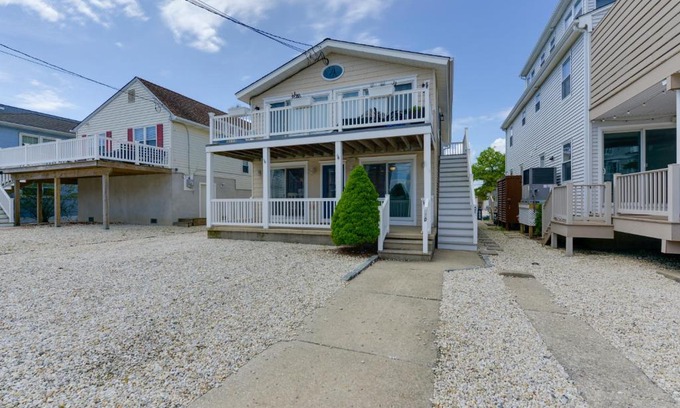 Avalon Apartment | Avalon Vacation Rental with Porch and Grill!