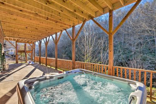 Marble House | Avalon Woods Riverfront Retreat Walk to Waterfall