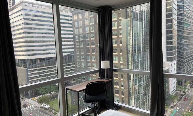 Bonifacio Global City Apartment | AVANT Dahlia Room - one of the most luxurious addresses in the heart of BGC