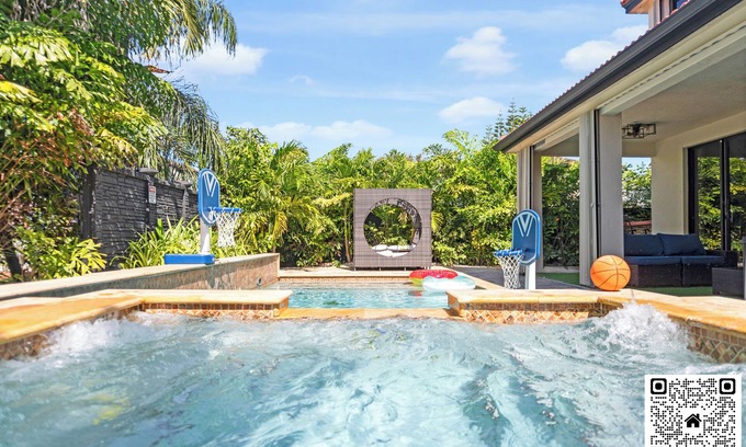 Tamiami House | Avatar Waterfront Villa Heated Pool Jacuzzi Miami