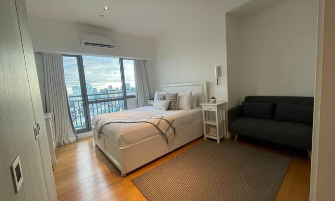 Makati Apartment | Aveline Suites Aesthetic Skydeck View ACQUA Private Residences near Rockwell Makati