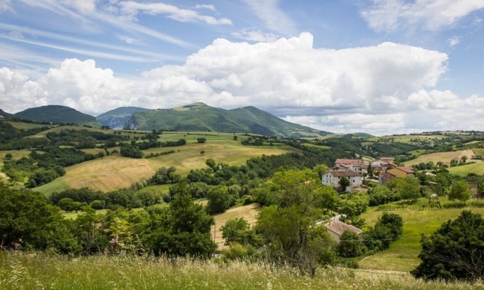 Genga Apartment | Avenale vacation house, Marche