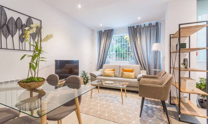 Guindalera Apartment | Avenida America VIII apartment in Madrid