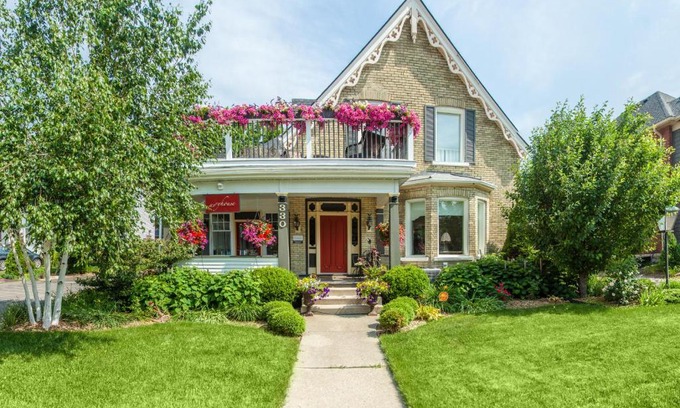 Stratford Bed & Breakfast | Avery House B&B