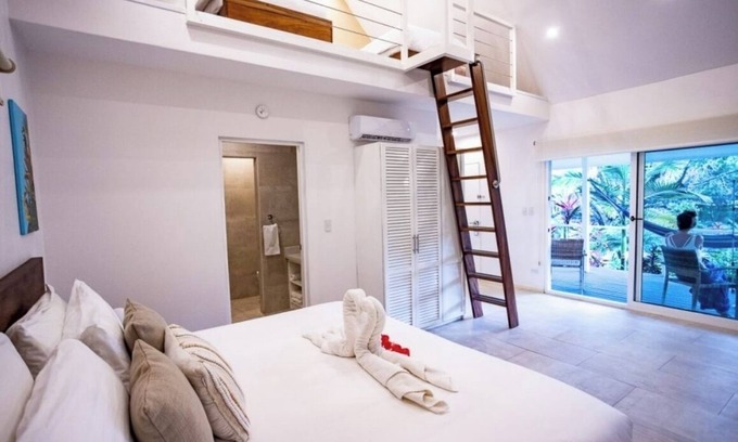 Montezuma House | Aves - Bali Deluxe King - Pool View