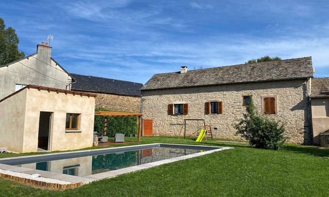 Naucelle House | Aveyron country house with swimming pool