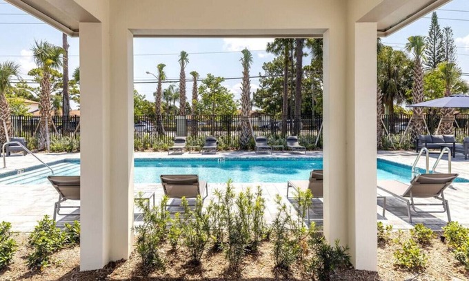 Greenacres Apartment | Aviara Green - 'Penta' - 107 · 'Penta' at Aviara Green - Modern Apartment & Pool