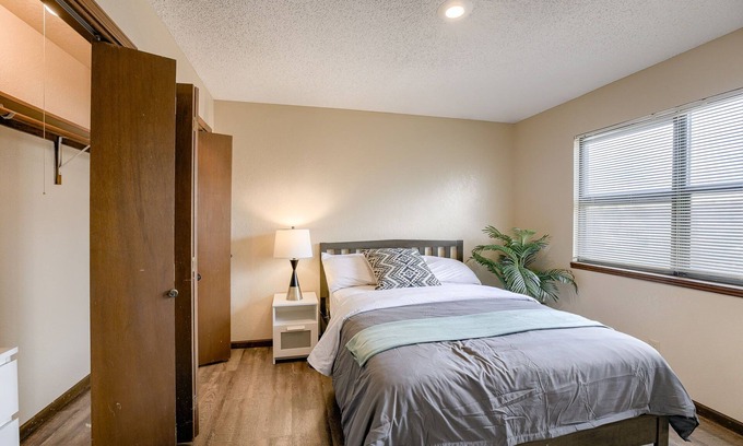 Platte City Apartment | Aviator's Lounge 2BR 1Bath WiFi Close to Airport Very Convenient Book your stay2