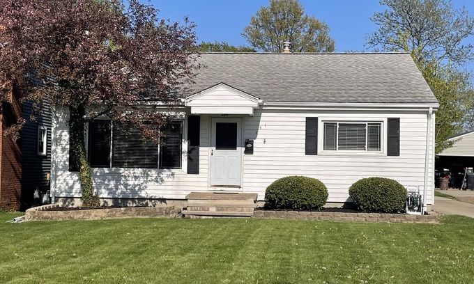 Avon Lake House | Avon Lake- The Lake House