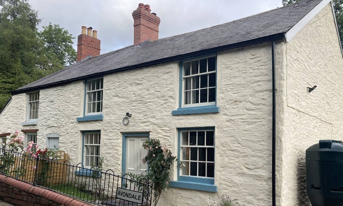 Glyn-Dyfrdwy House | Avondale Cottage