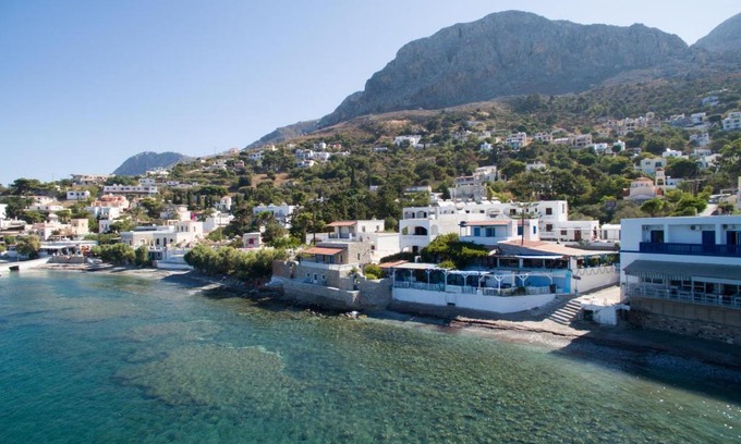 Mirties Hotel | Avra Studios