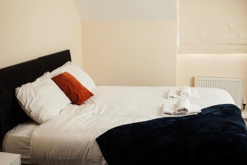 Nuneaton House | Avril Warwickshire Home Stay