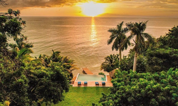 Belmont Villa | Award-winning villa with private beachfront and pool