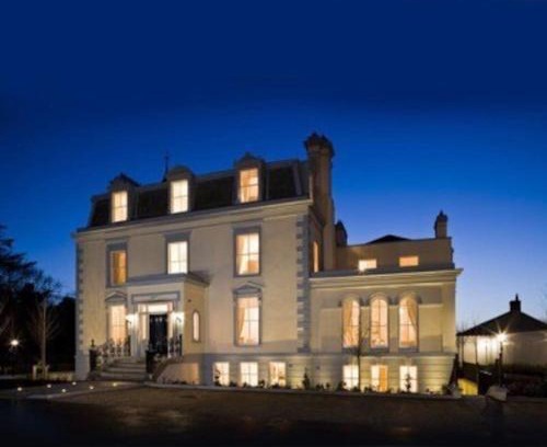 Dublin Apartment | Award winning, 2 bedroom apartment.10mins to city