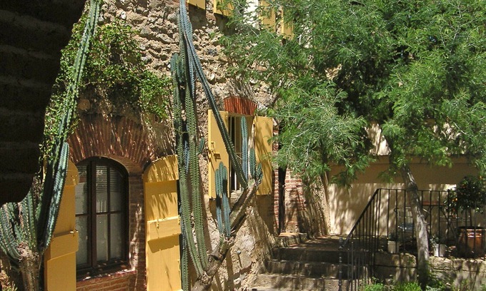 Vives Apartment | Award-winning Character Holiday Apartment in a Catalan Farmhouse ("Granados")