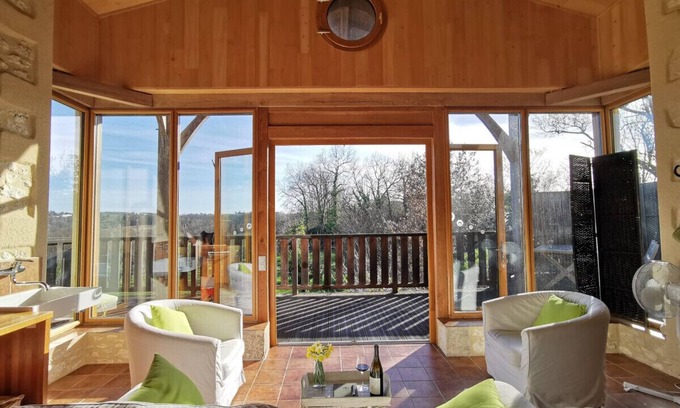 Saussignac House | Award winning luxury and eco-friendly Lodge on a organic vineyard