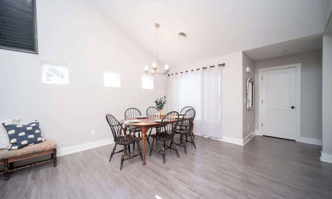 Bettendorf Apartment | Awesome 2 bed with office and king master suite condo located in Bettendorf!