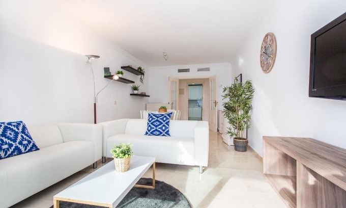 Puerto Banus Apartment | Awesome 2 bedroom Apt with pool and parking in Puerto Banús - RDR197