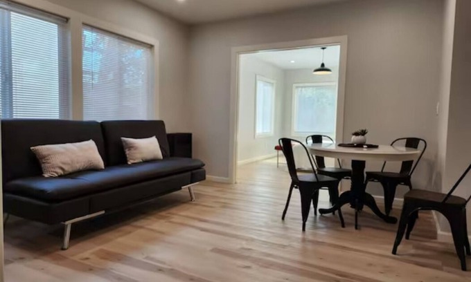 Upper Telegraph Apartment | Awesome 2 Bedroom - Walk to UCB