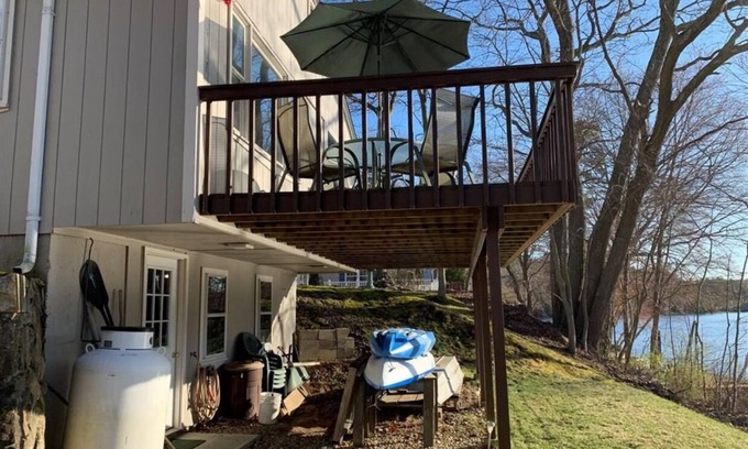 Coventry House | Awesome 3 bd lake house on Johnson’s Pond