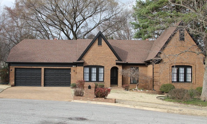 Ellendale House | Awesome 3-bedroom house with pool in wonderful Memphis.